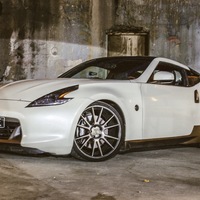 White 2009 Nissan 370Z on Black Niche V