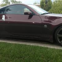 Bronze 2006 Nissan 350Z on Gray Nissan R35 GTR