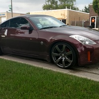 Bronze 2006 Nissan 350Z on Gray Nissan R35 GTR