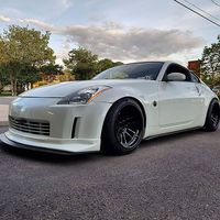 White 2003 Nissan 350Z on Black Cosmis XT-206R